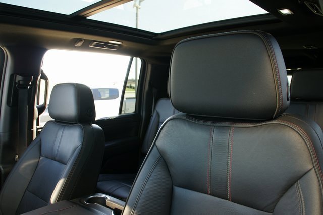 Used 2022 Chevrolet Suburban RST w/ Sport Performance Package image 18