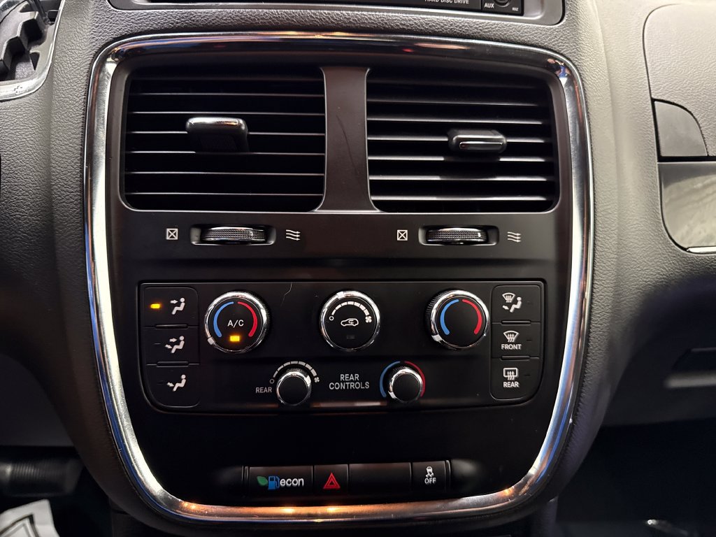 Used 2018 Dodge Grand Caravan SE FWD image 20
