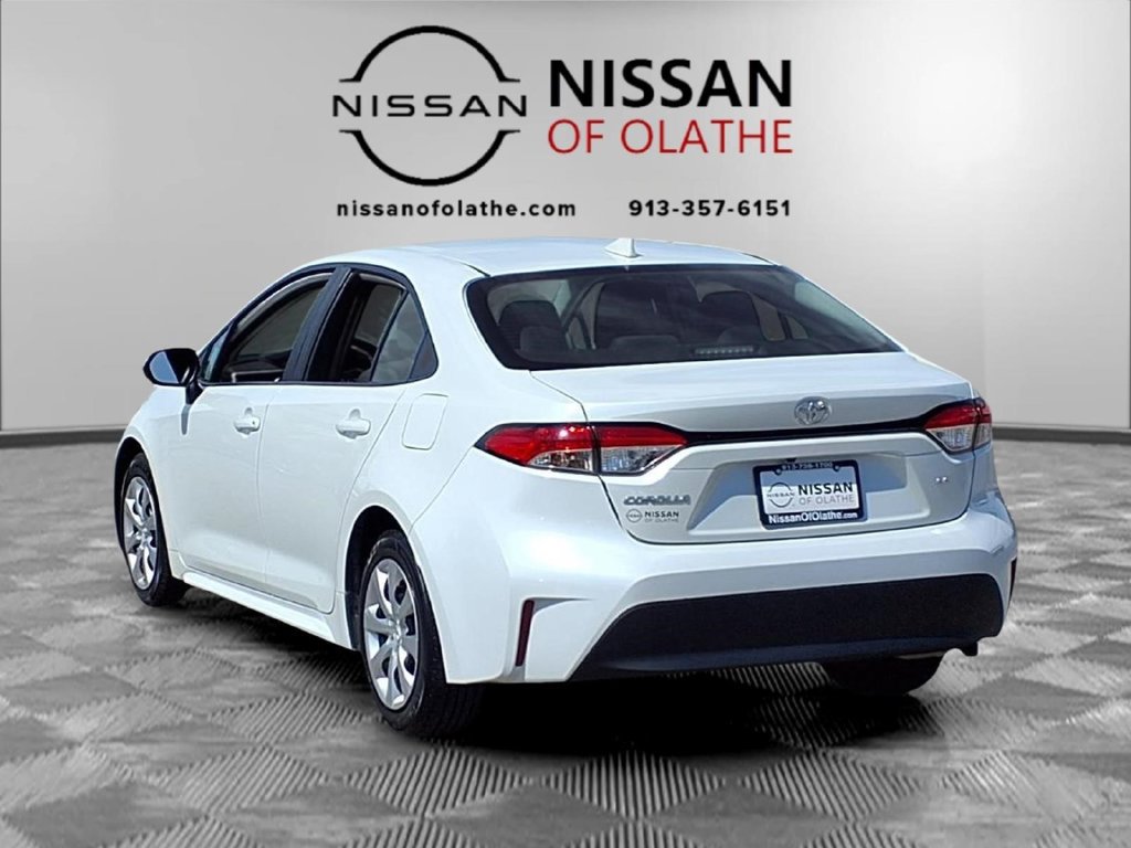 Used 2025 Toyota Corolla LE FWD image 5
