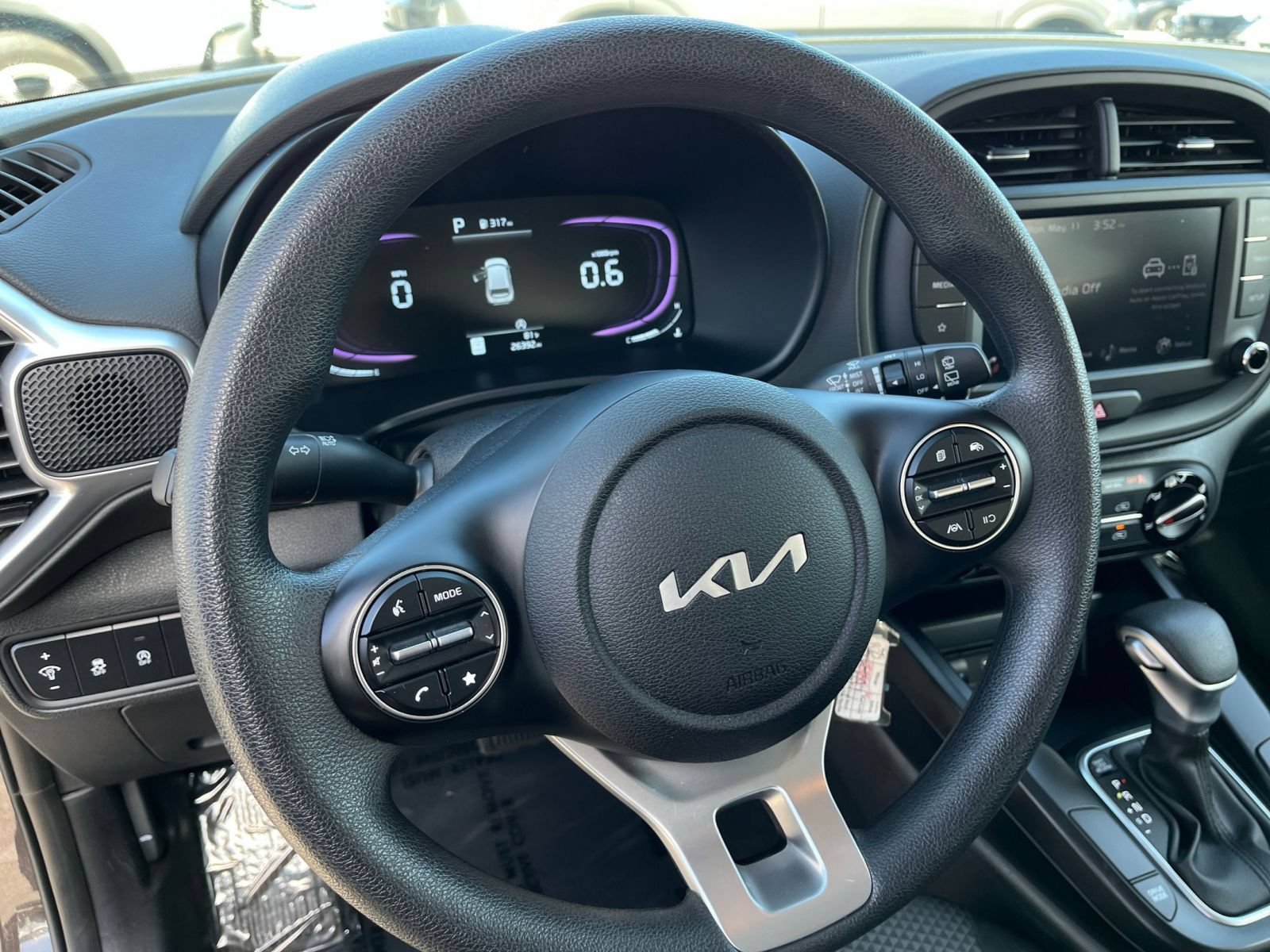 Used 2025 Kia Soul LX w/ LX Technology Package FWD image 28