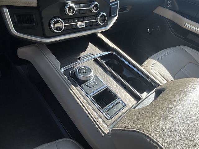 Used 2024 Ford Expedition Limited image 15