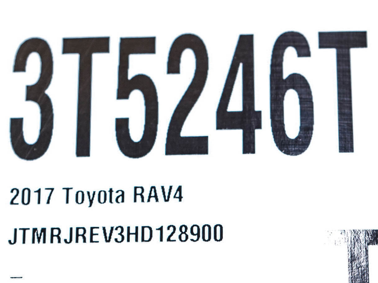 Used 2017 Toyota RAV4 XLE w/ Carpet Mat Package AWD/4WD image 26