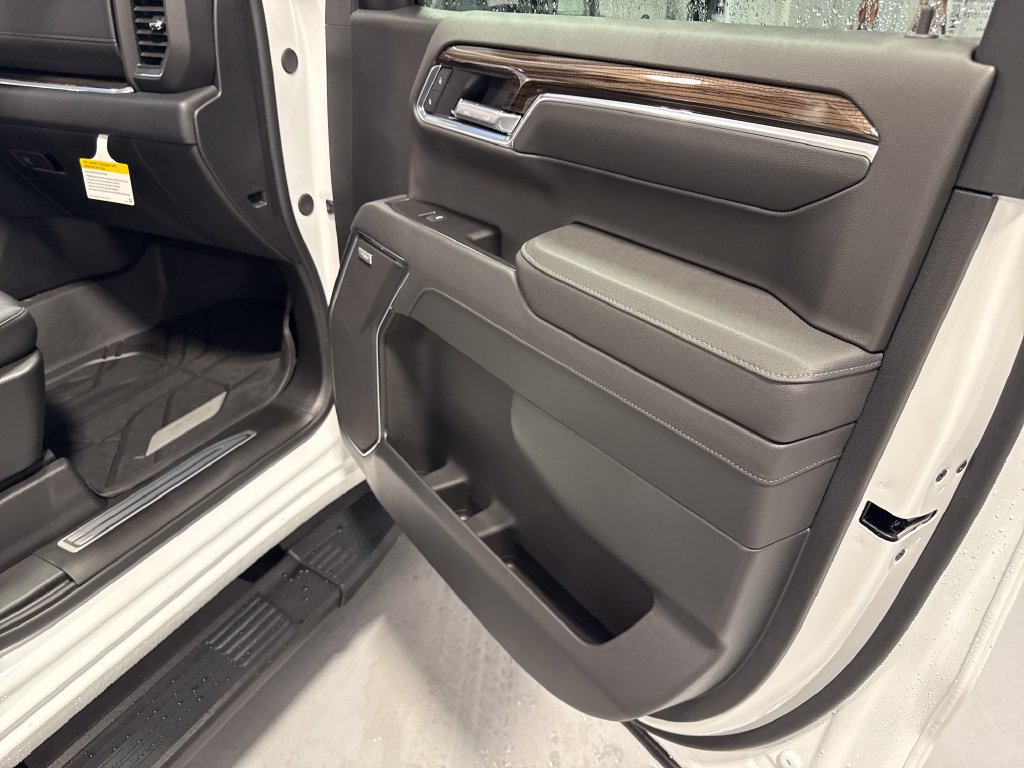 New 2026 Chevrolet Silverado 1500 RST w/ Dark Appearance Package AWD/4WD image 32