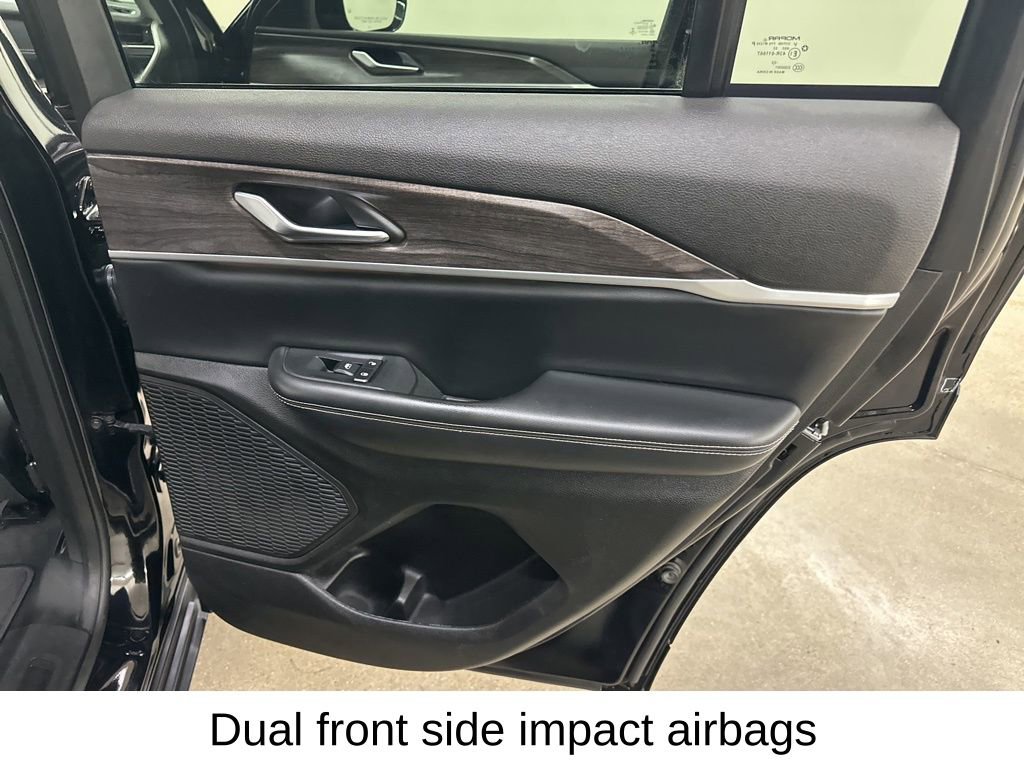 Used 2023 Jeep Grand Cherokee Limited w/ Black Appearance Package image 26