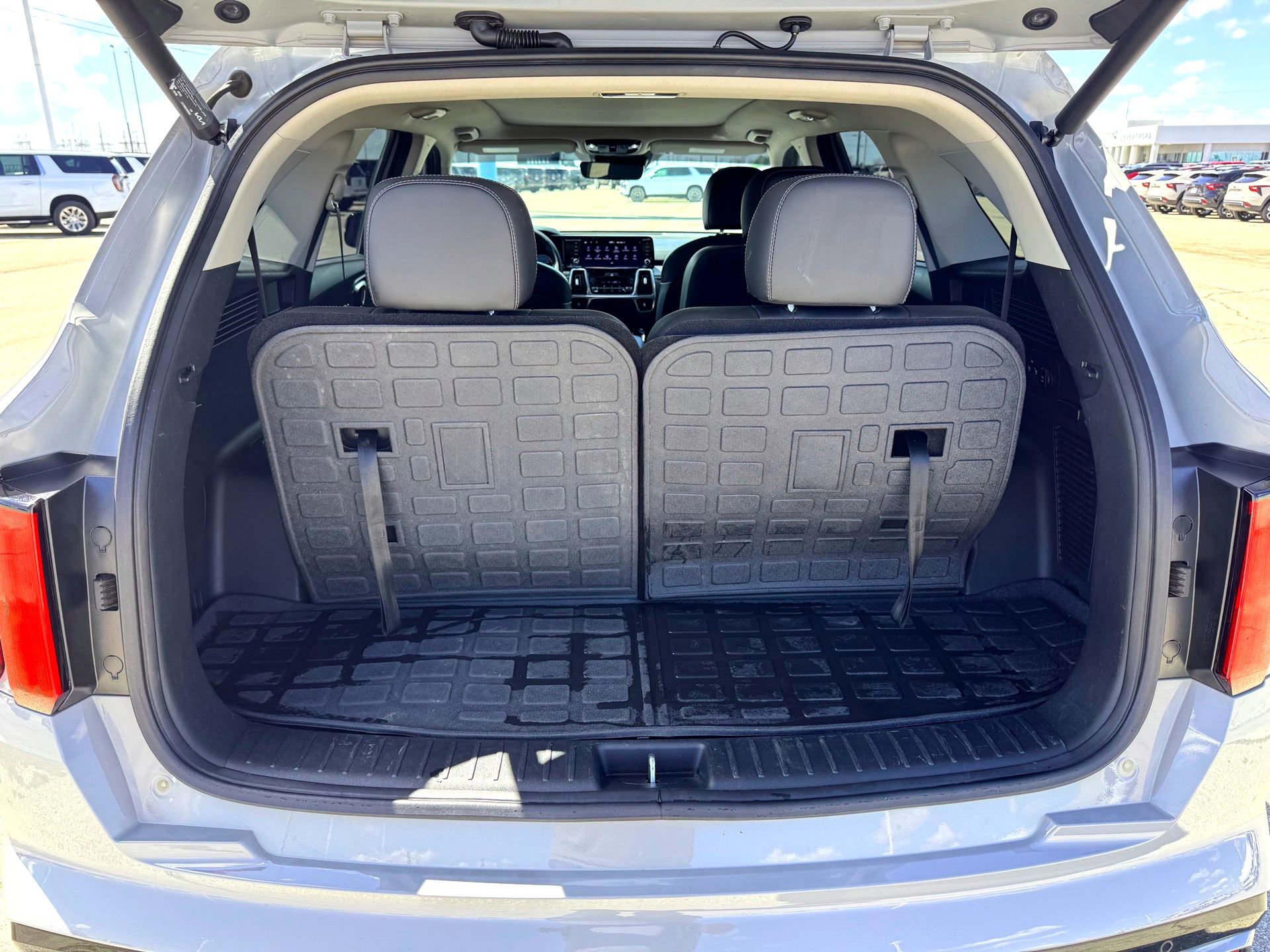 Used 2023 Kia Sorento SX image 8