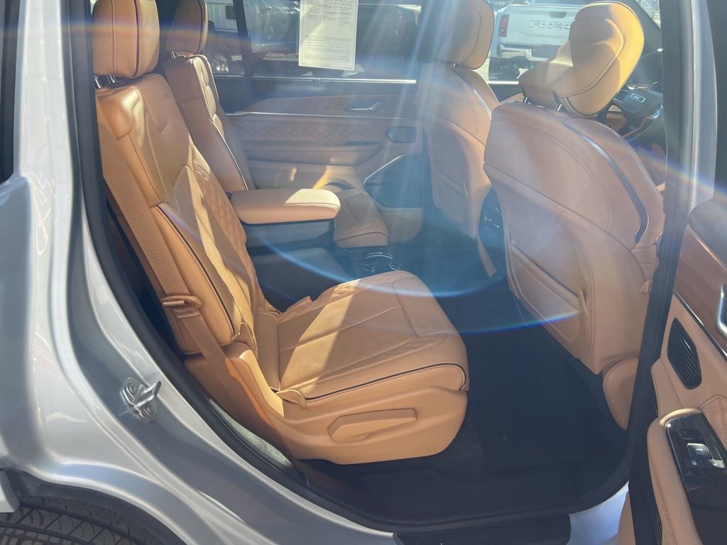 Used 2024 Jeep Grand Cherokee L Summit AWD/4WD image 27