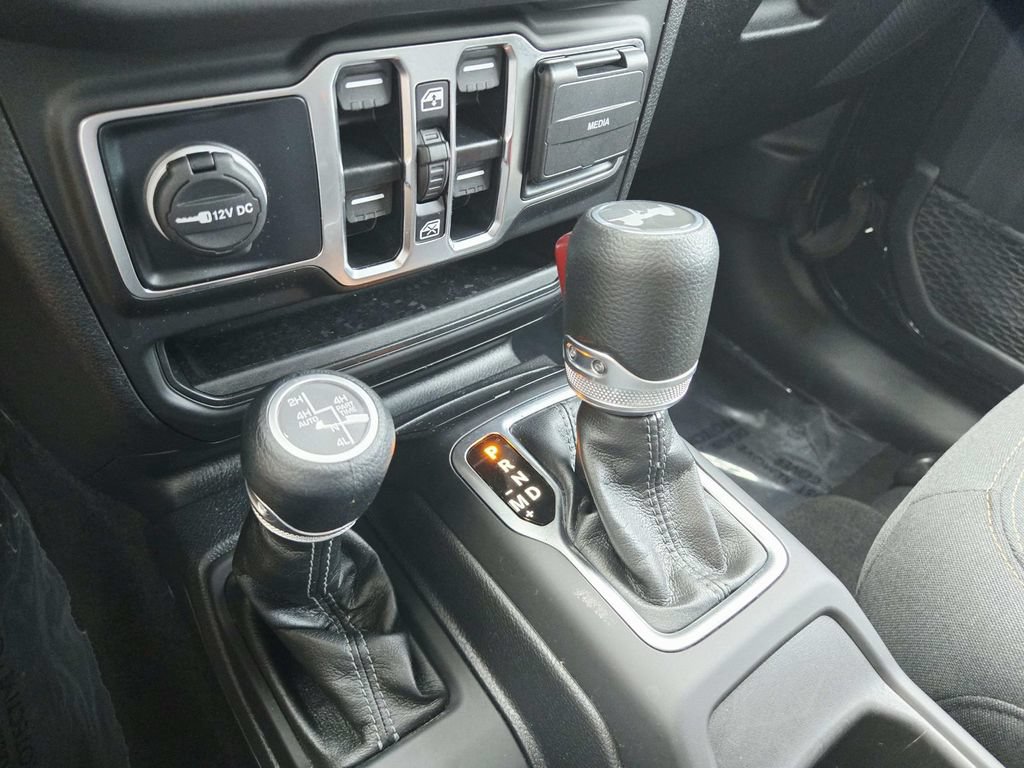 Certified 2025 Jeep Wrangler Unlimited Sahara AWD/4WD image 32