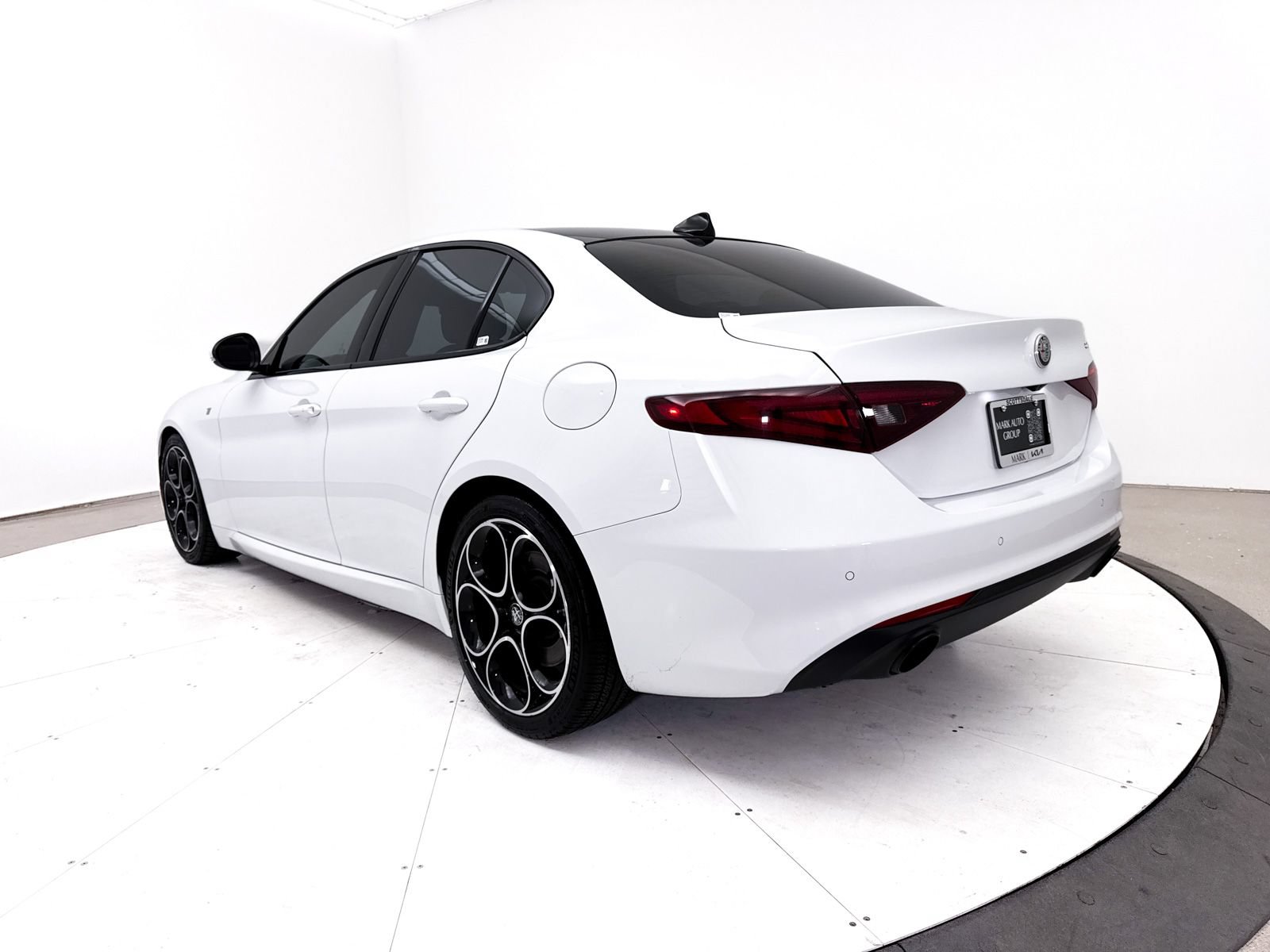 Used 2022 Alfa Romeo Giulia Ti w/ Active Assist Plus Package RWD image 18