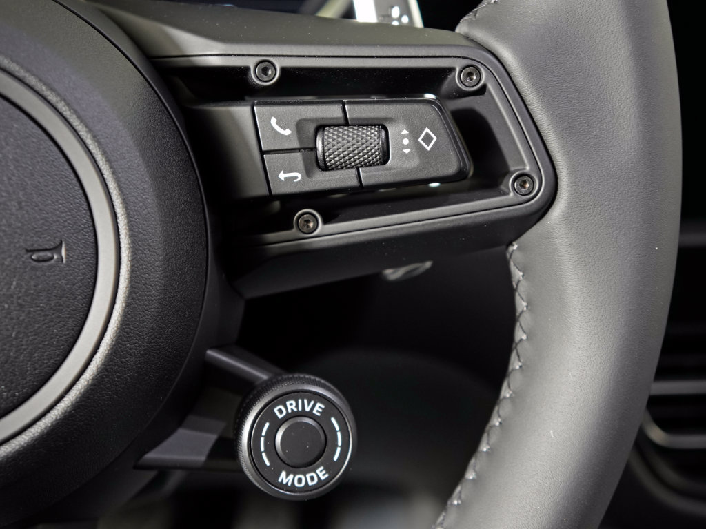Certified 2026 Porsche Macan Turbo AWD/4WD image 25