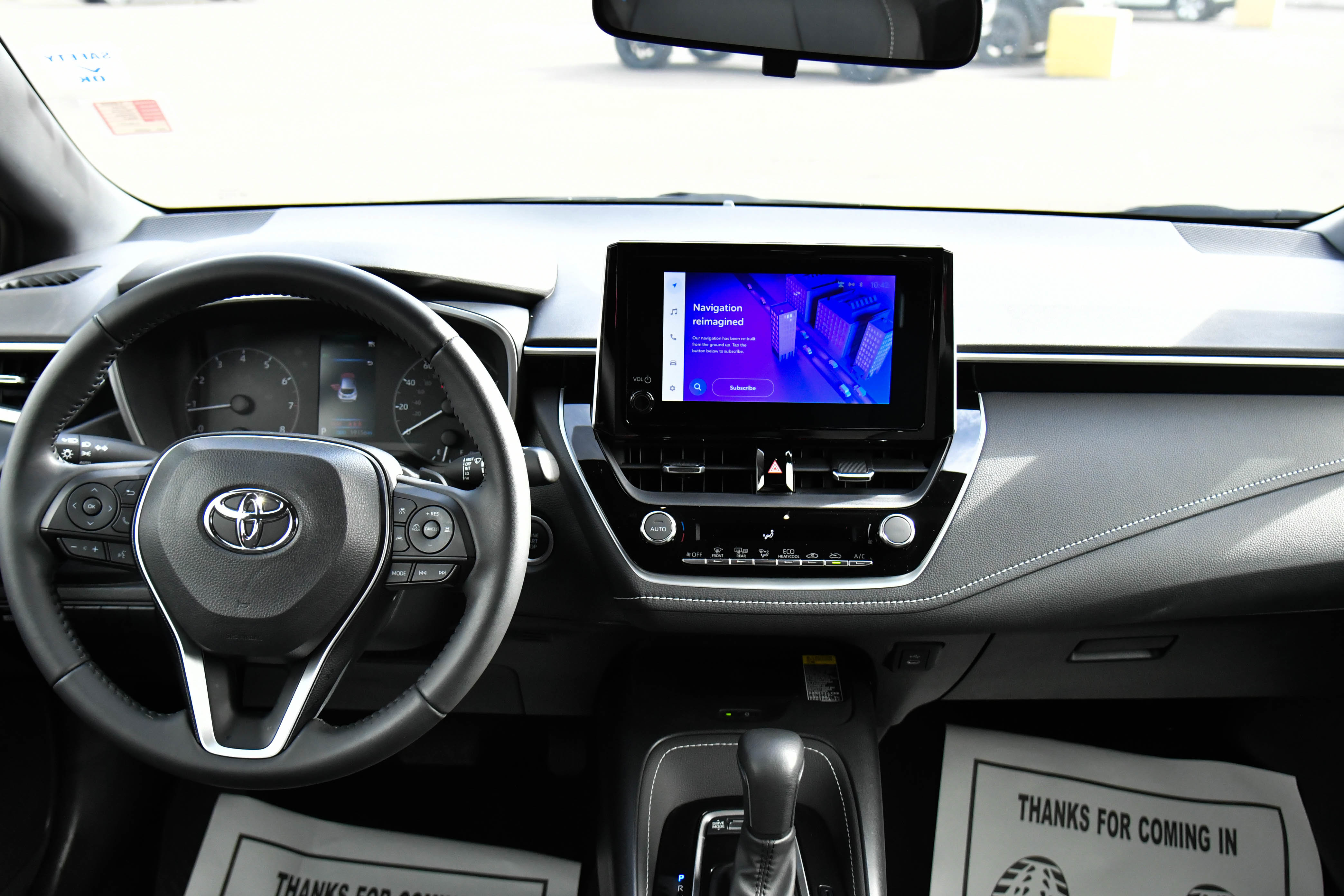 Used 2024 Toyota Corolla SE w/ SE Package image 39