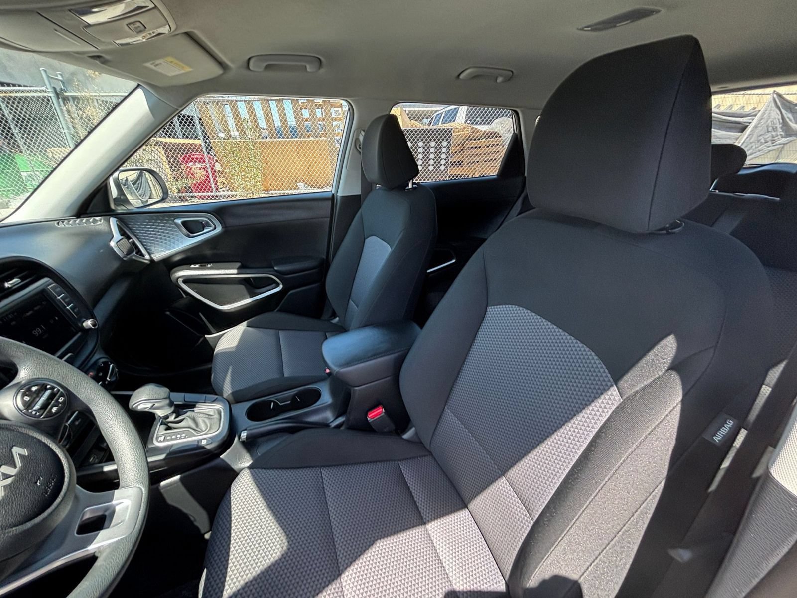 Used 2025 Kia Soul LX w/ LX Technology Package FWD image 27