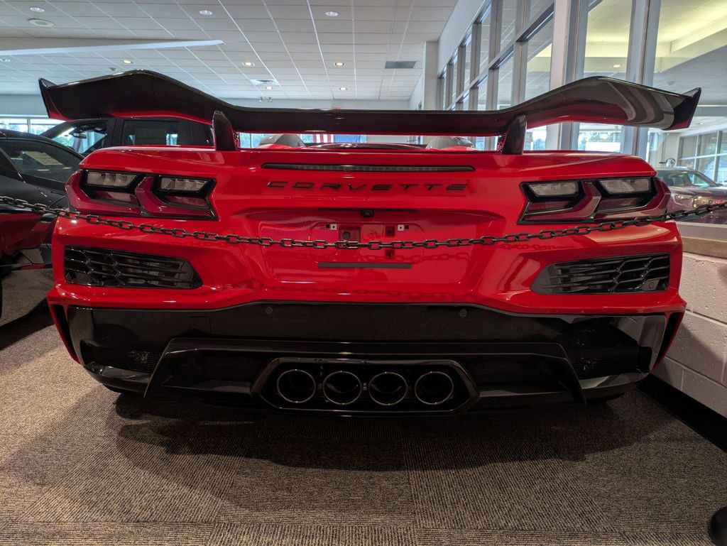 Used 2025 Chevrolet Corvette Z06 w/ Z07 Performance Package image 4