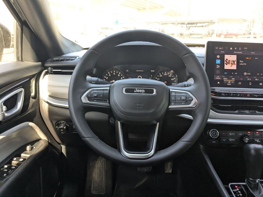 Used 2025 Jeep Compass Limited image 25