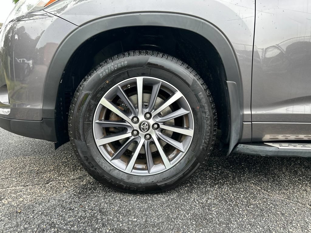 Used 2018 Toyota Highlander XLE AWD/4WD image 11
