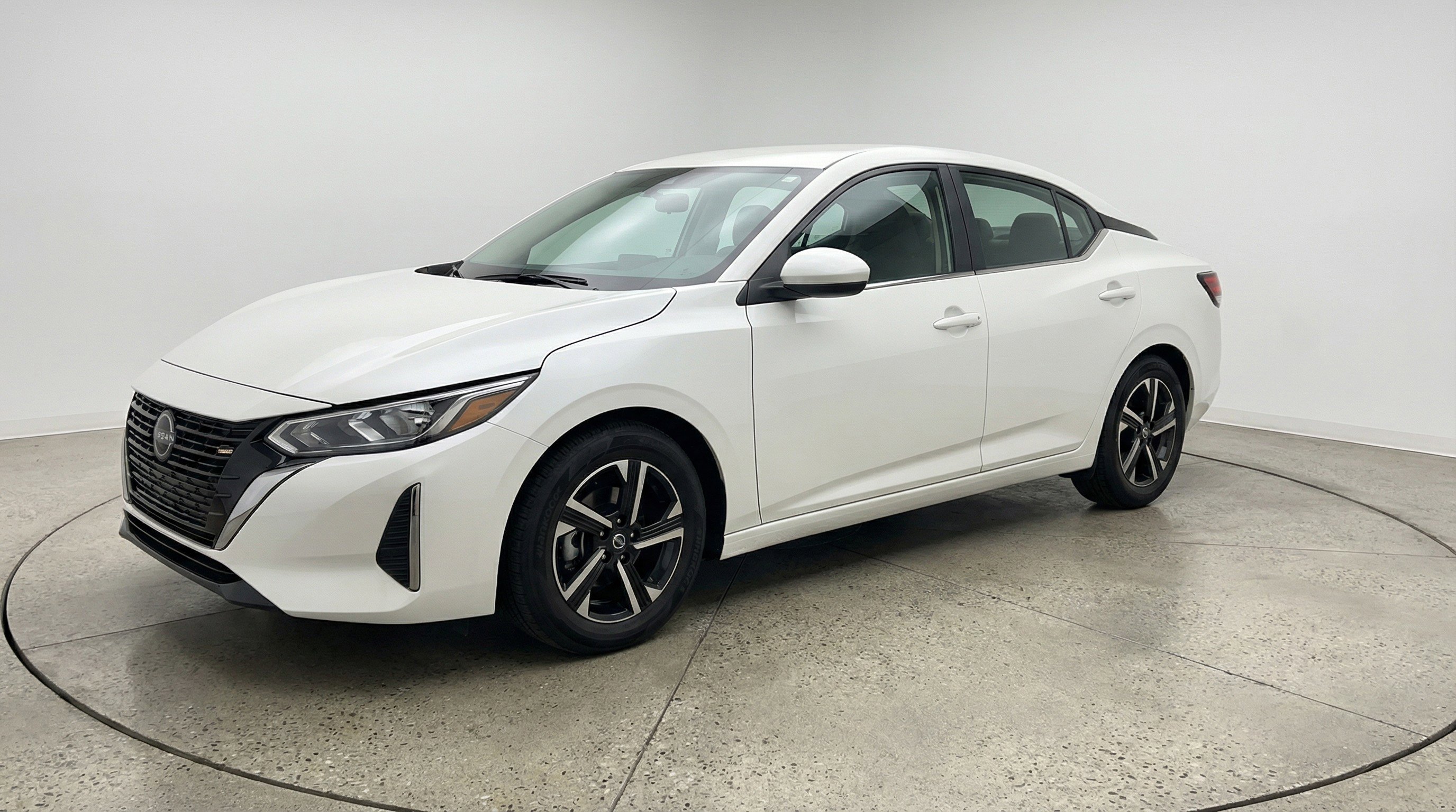 Used 2025 Nissan Sentra SV image 3