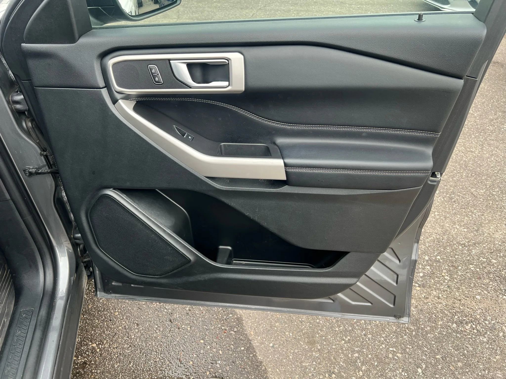 Used 2023 Ford Explorer XLT w/ Equipment Group 202A image 33