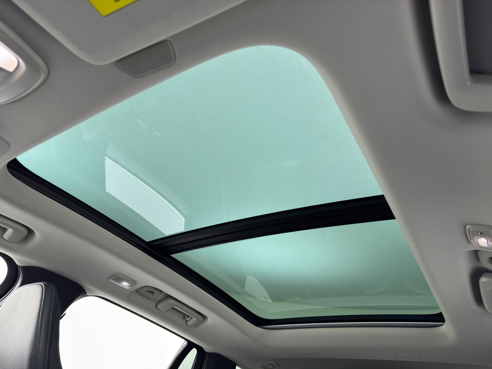 Used 2024 Volvo XC90 T8 Plus w/ Protection Package Premier image 12