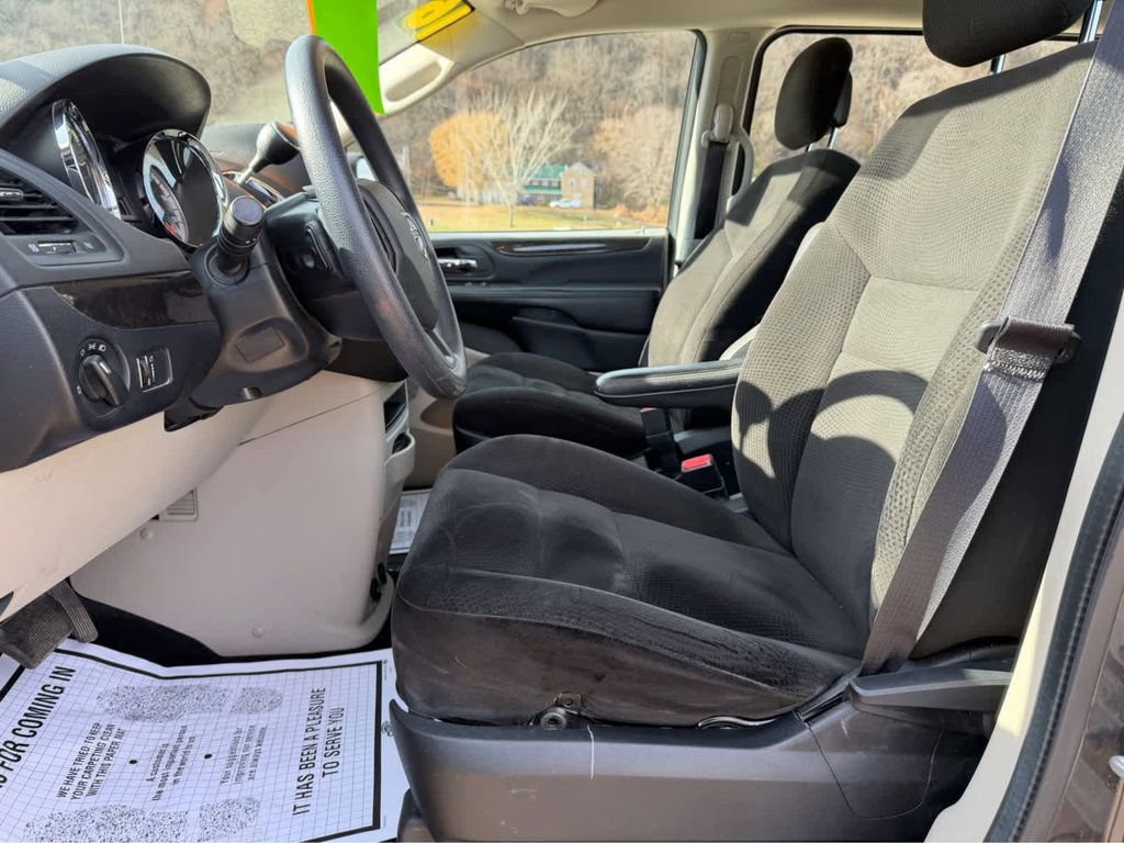 Used 2016 Dodge Grand Caravan American Value Package FWD image 20