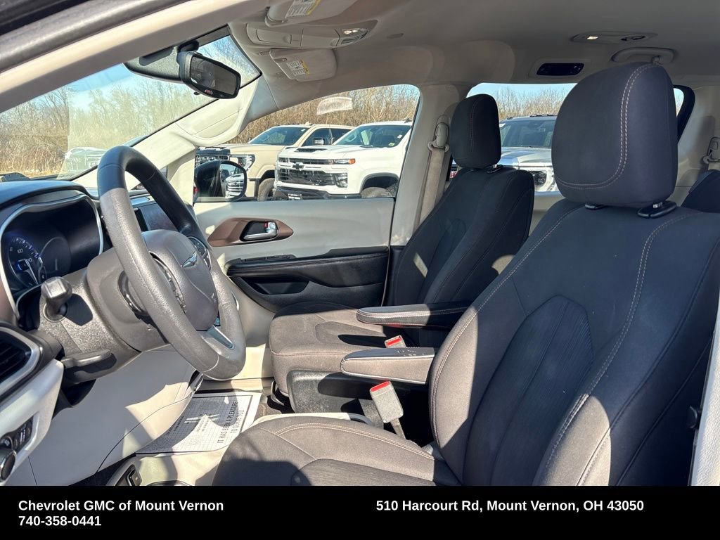 Used 2017 Chrysler Pacifica Touring image 10