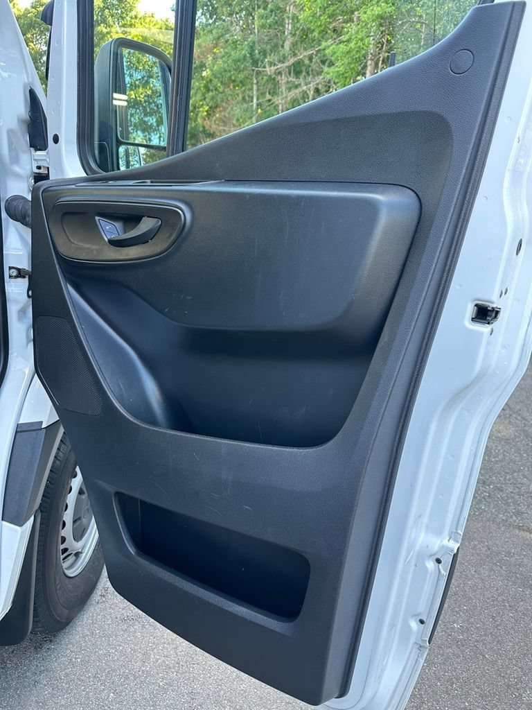 Used 2024 Mercedes-Benz Sprinter 2500 w/ Acoustic Package image 28