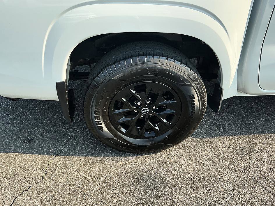 Certified 2024 Nissan Frontier SV image 9