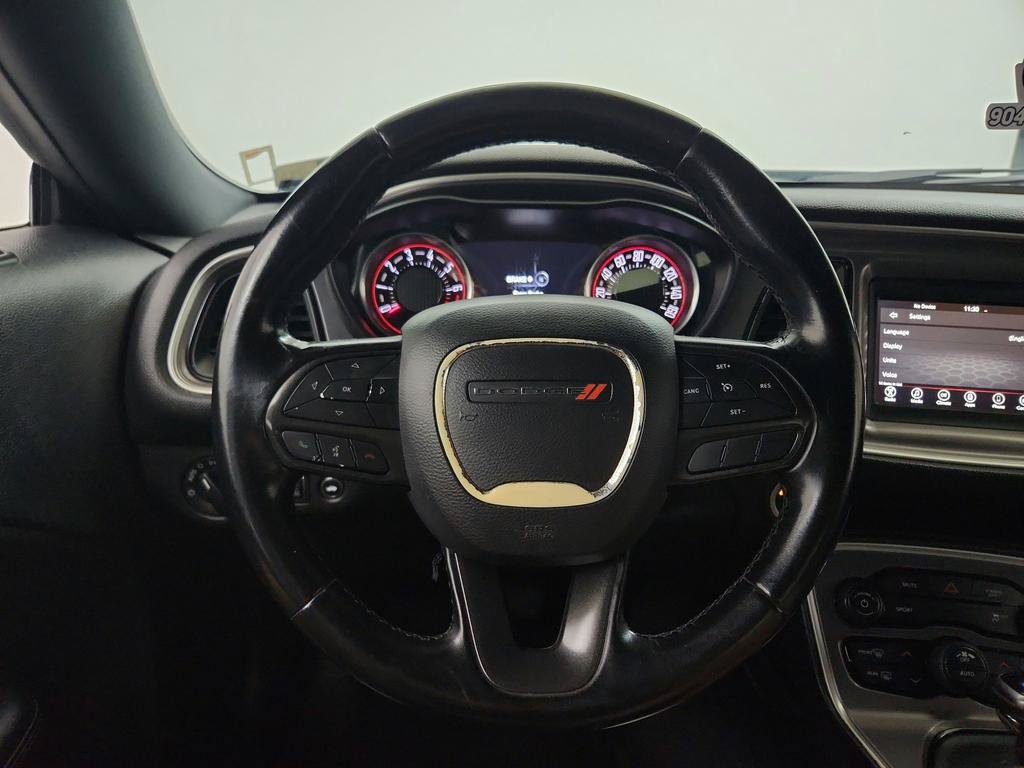 Used 2020 Dodge Challenger SXT RWD image 27