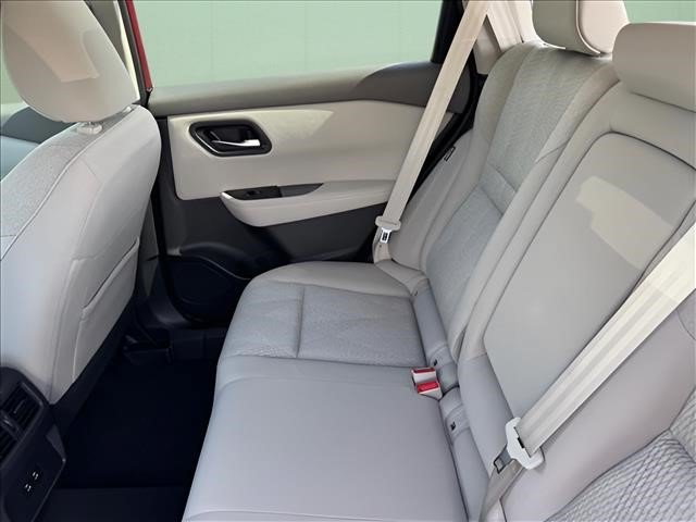Used 2025 Nissan Rogue SV FWD image 10