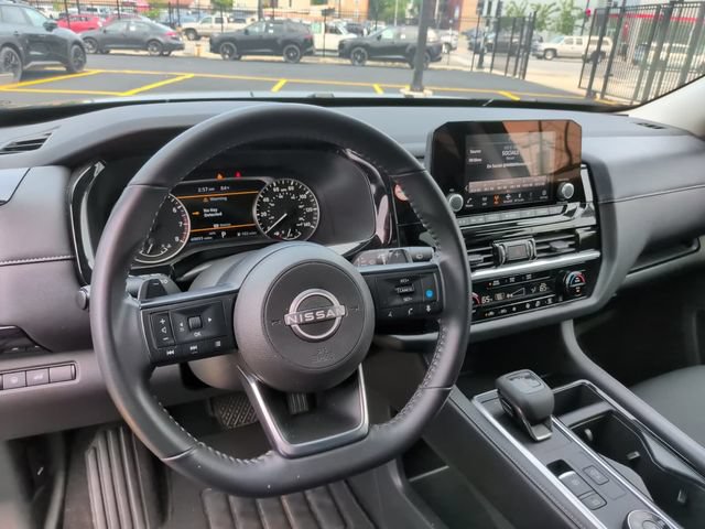 Used 2025 Nissan Pathfinder SV AWD/4WD image 22