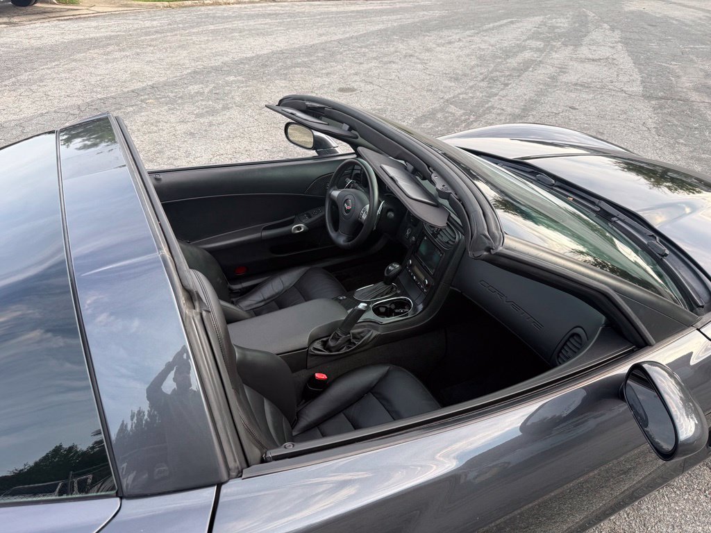 Used 2010 Chevrolet Corvette Coupe w/ 1LT RWD image 32