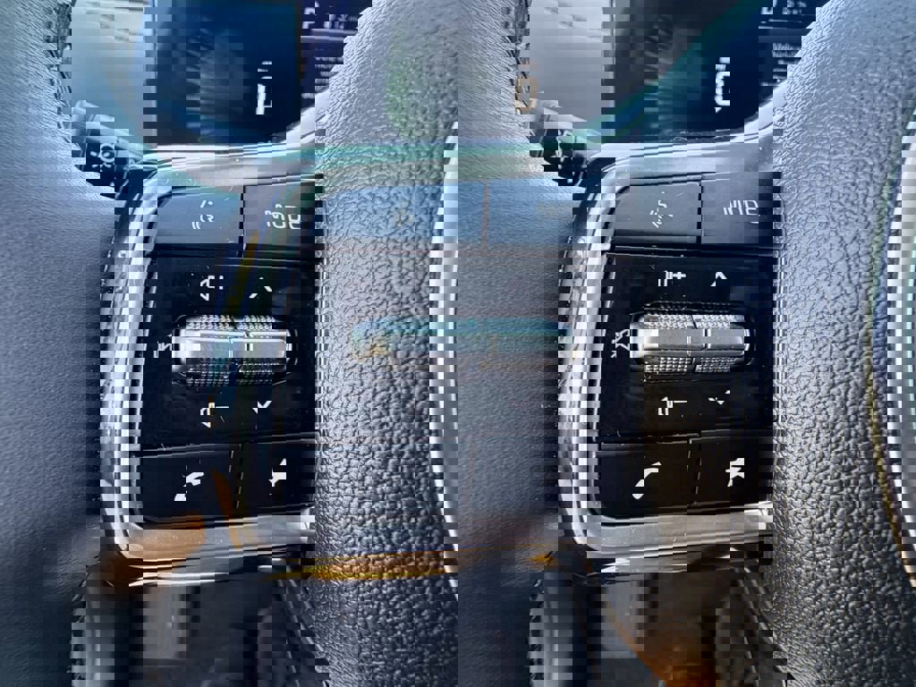 Used 2025 Kia Sorento S w/ Panoramic Sunroof Package image 28