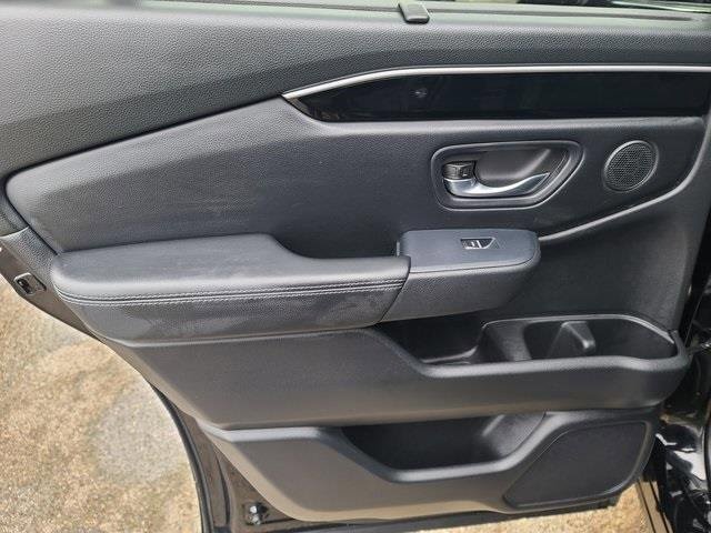 Used 2023 Honda Pilot Touring image 16