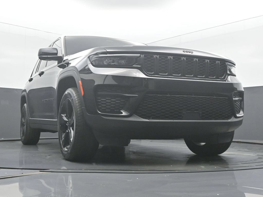 Used 2023 Jeep Grand Cherokee Altitude AWD/4WD image 51