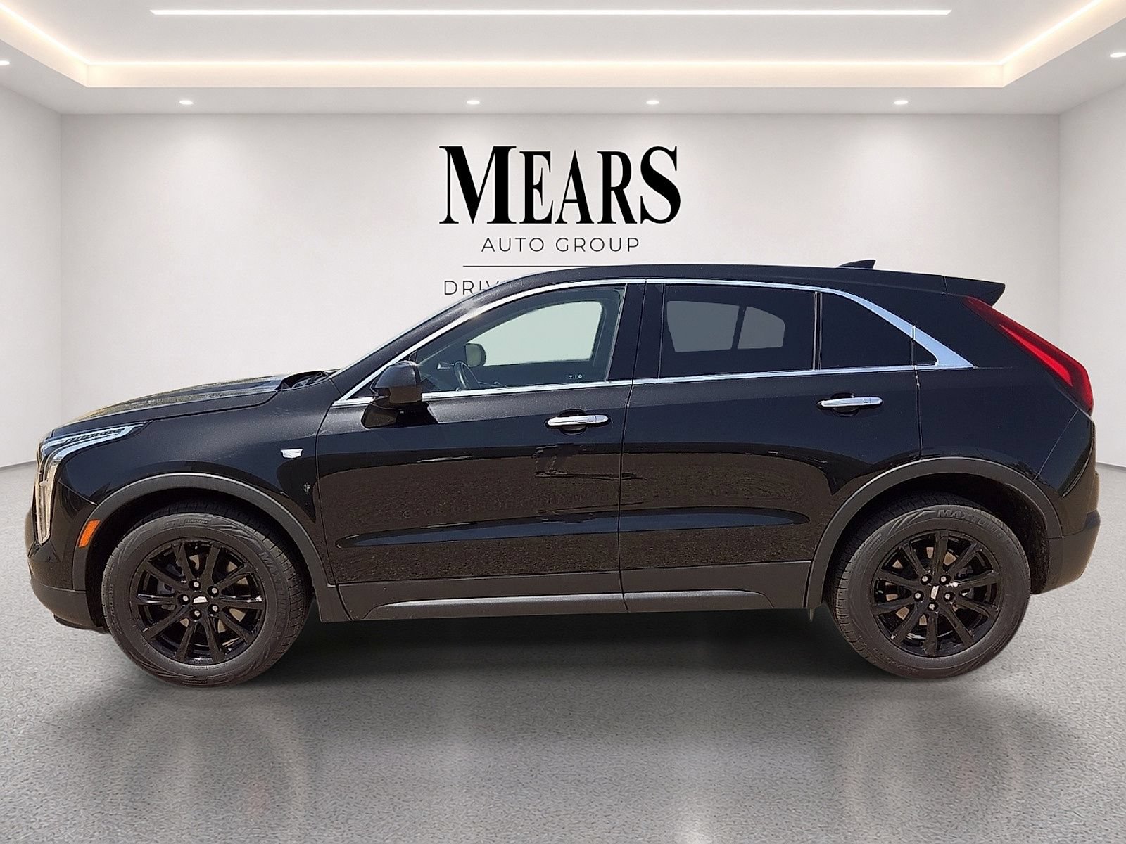 Used 2023 Cadillac XT4 Luxury FWD image 2