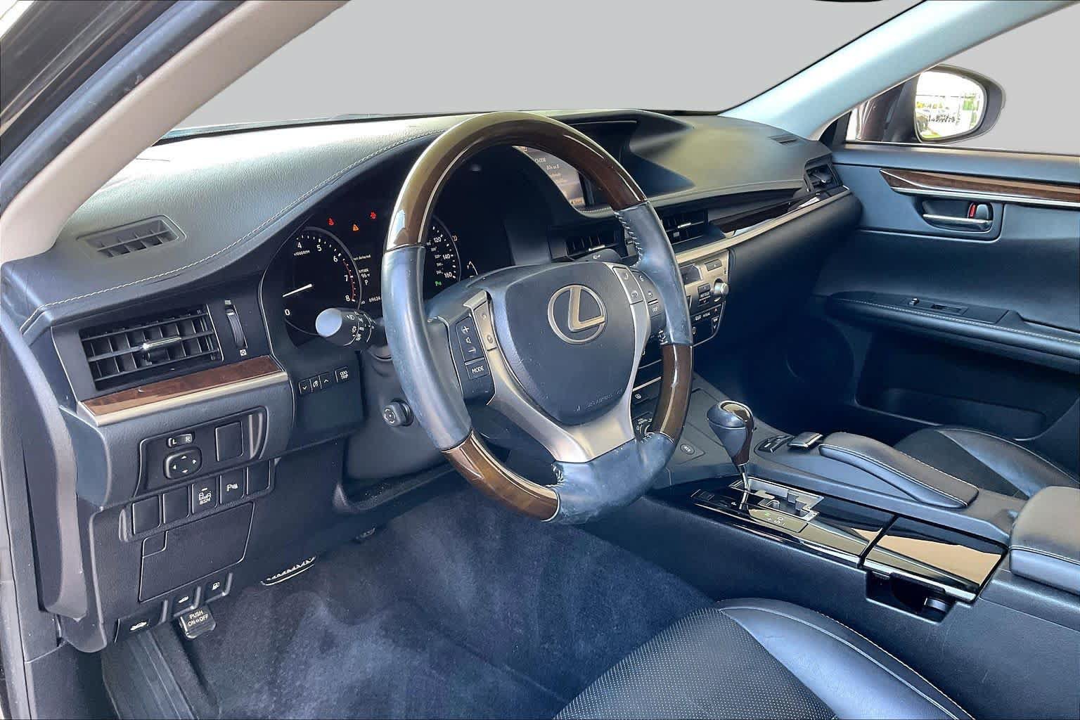 Used 2014 Lexus ES 350 w/ Luxury Package FWD image 15