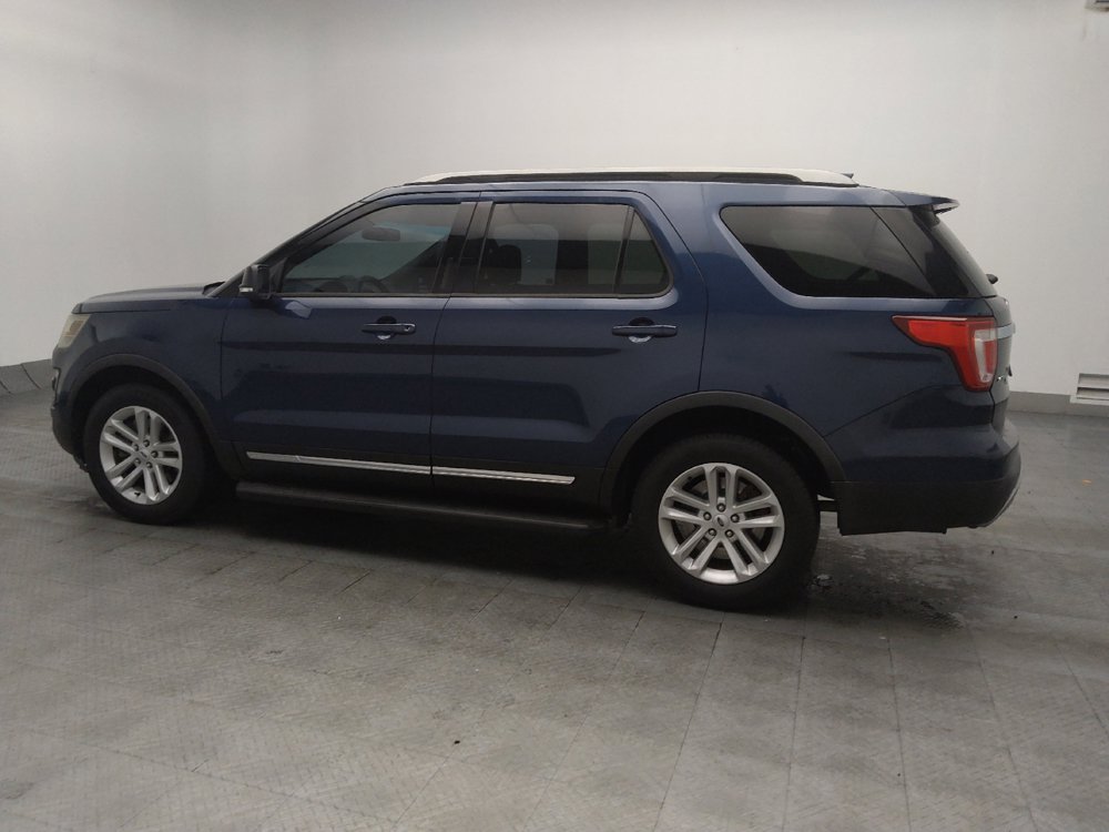 Used 2017 Ford Explorer XLT w/ Equipment Group 201A FWD image 3