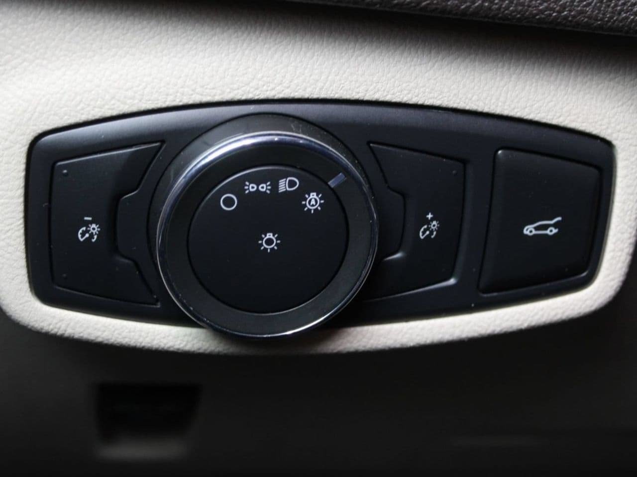 Used 2019 Lincoln MKC Select w/ Select Plus Package FWD image 27