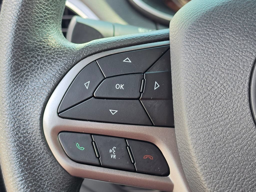 Used 2020 Jeep Cherokee Latitude AWD/4WD image 17