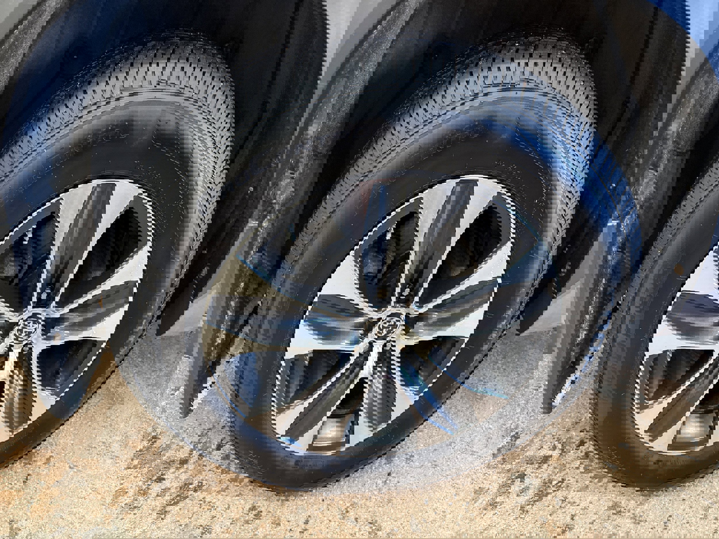 Used 2021 Toyota Highlander XLE image 12