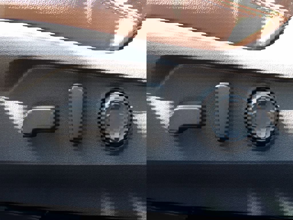 Used 2025 Subaru Outback Touring XT w/ Popular Package #2 image 16