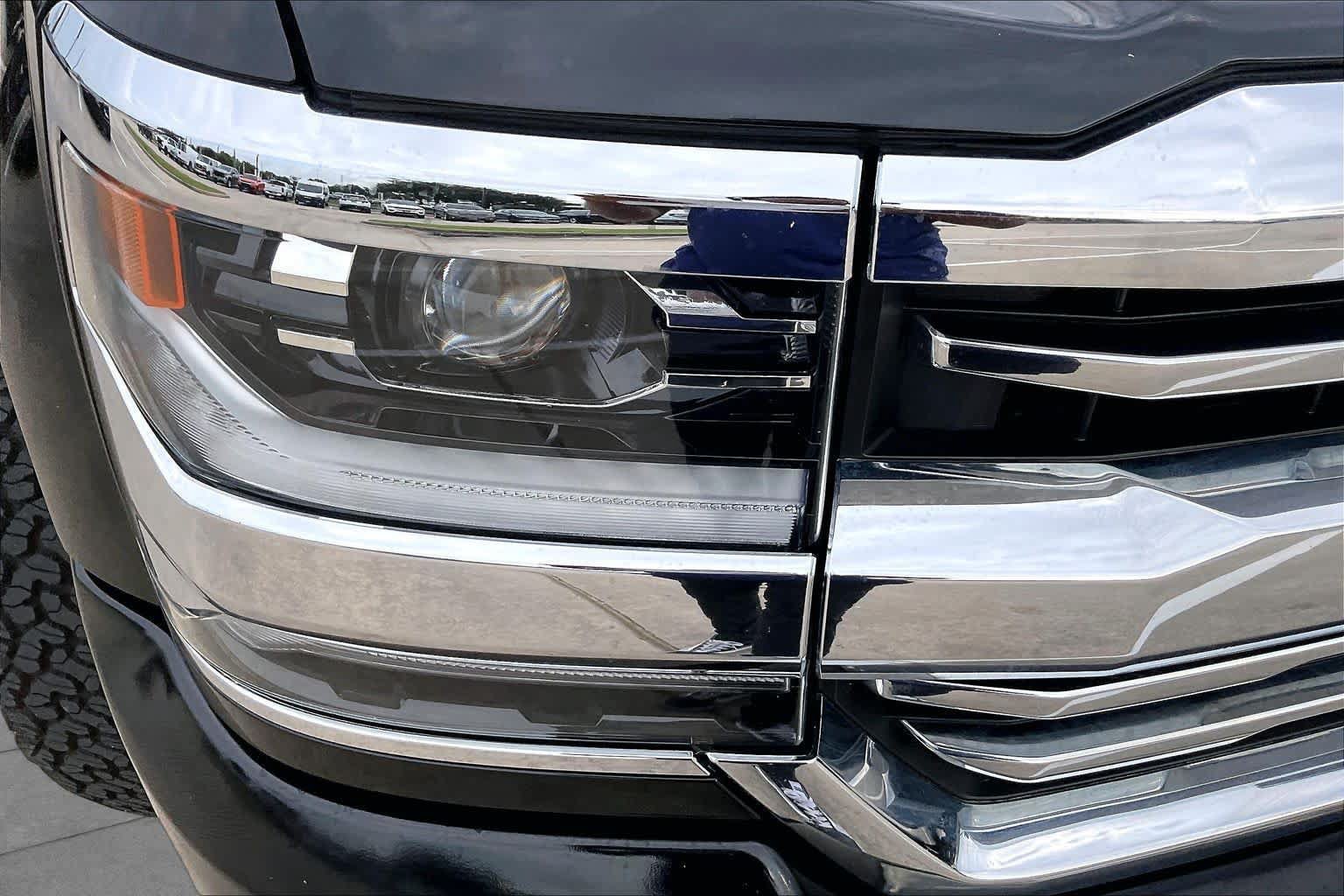 Used 2018 Chevrolet Silverado 1500 High Country AWD/4WD image 27