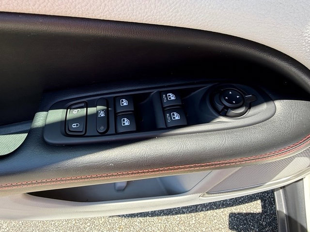 Used 2019 Jeep Compass Limited AWD/4WD image 12