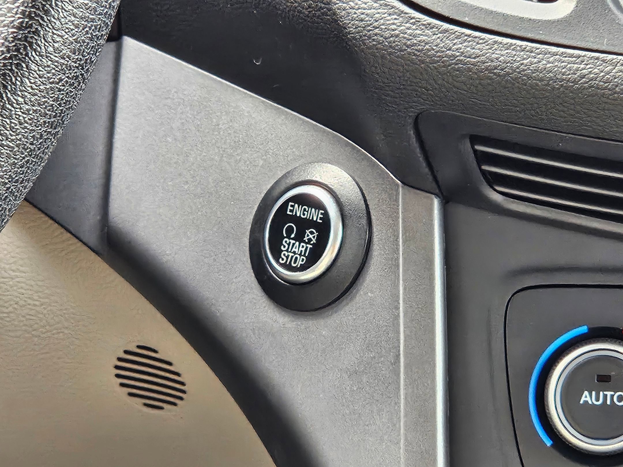 Used 2019 Ford Escape SE image 14