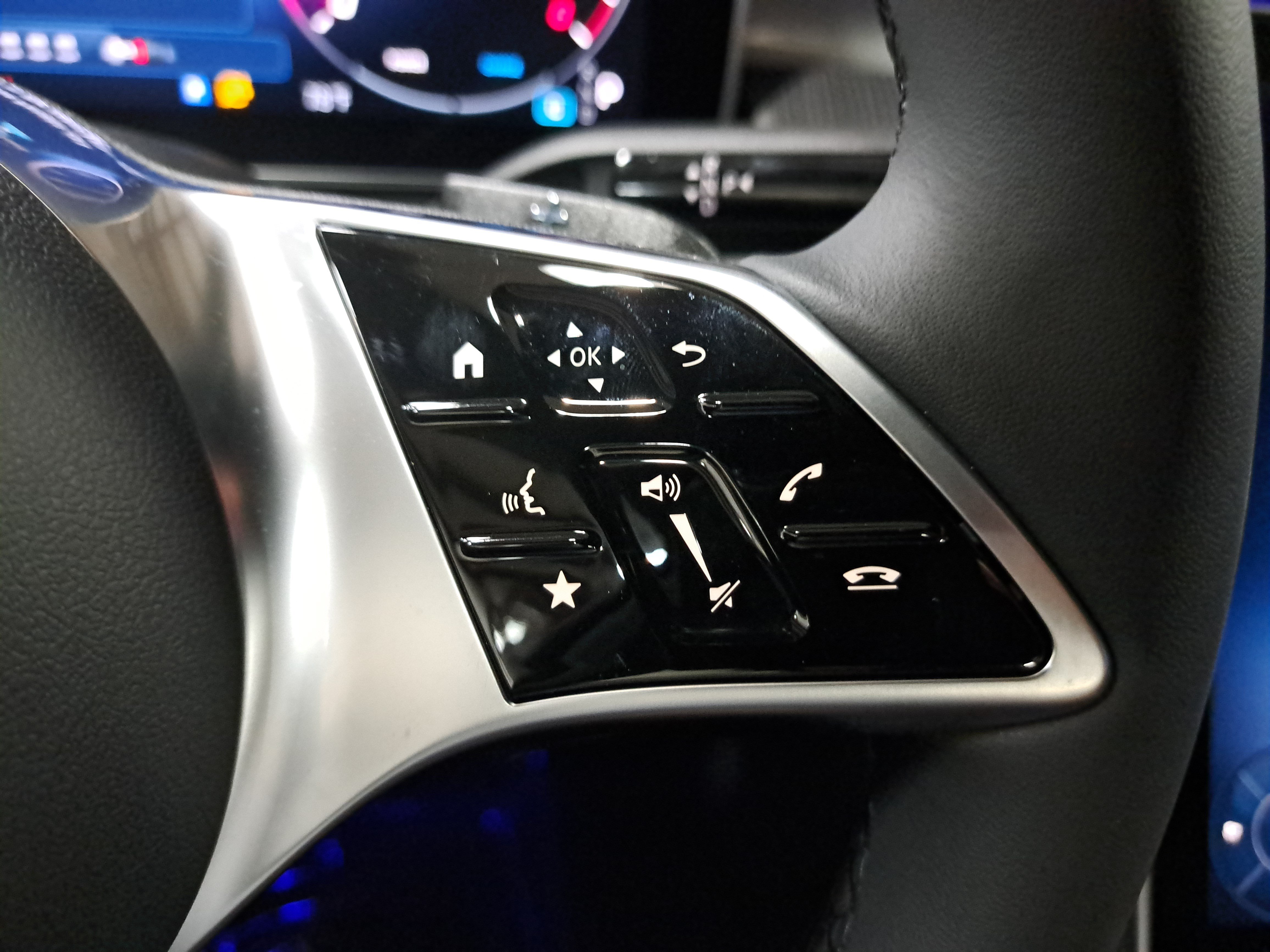 New 2026 Mercedes-Benz C 300 Sedan image 18