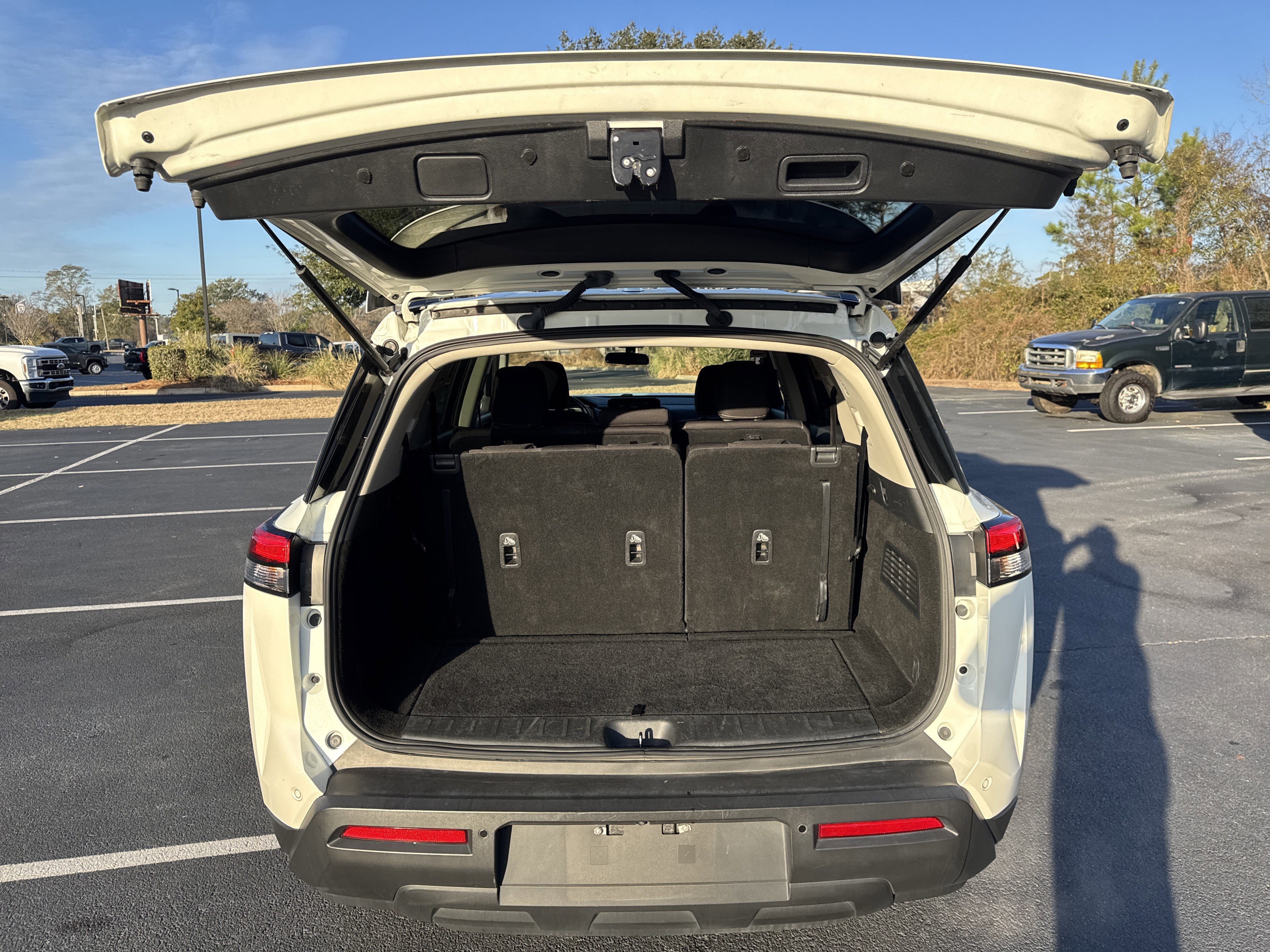 Used 2024 Nissan Pathfinder SV image 29