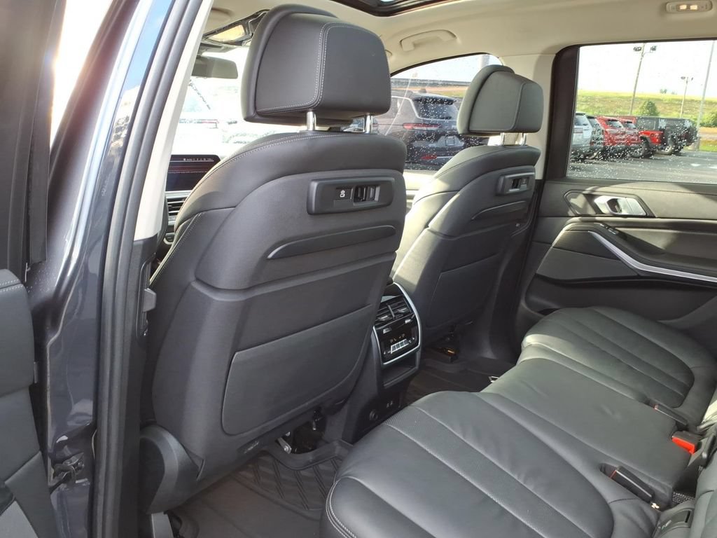 Used 2019 BMW X7 xDrive50i w/ Premium Package AWD/4WD image 10