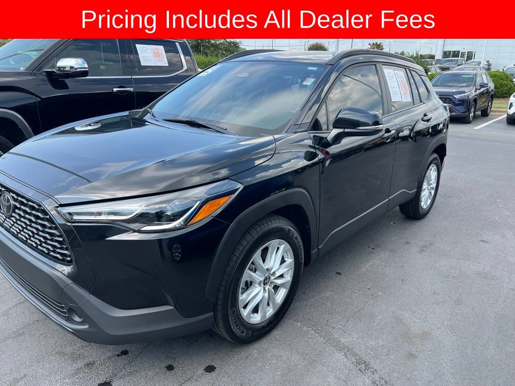 Used 2025 Toyota Corolla Cross LE FWD image 2