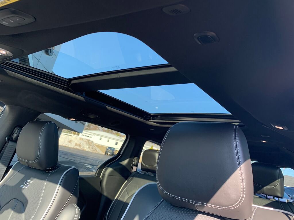 New 2026 Chrysler Pacifica Limited w/ S Appearance Package image 15