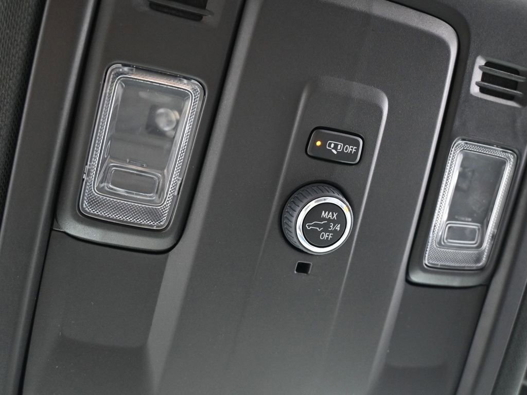 Used 2025 Chevrolet Suburban LT image 21