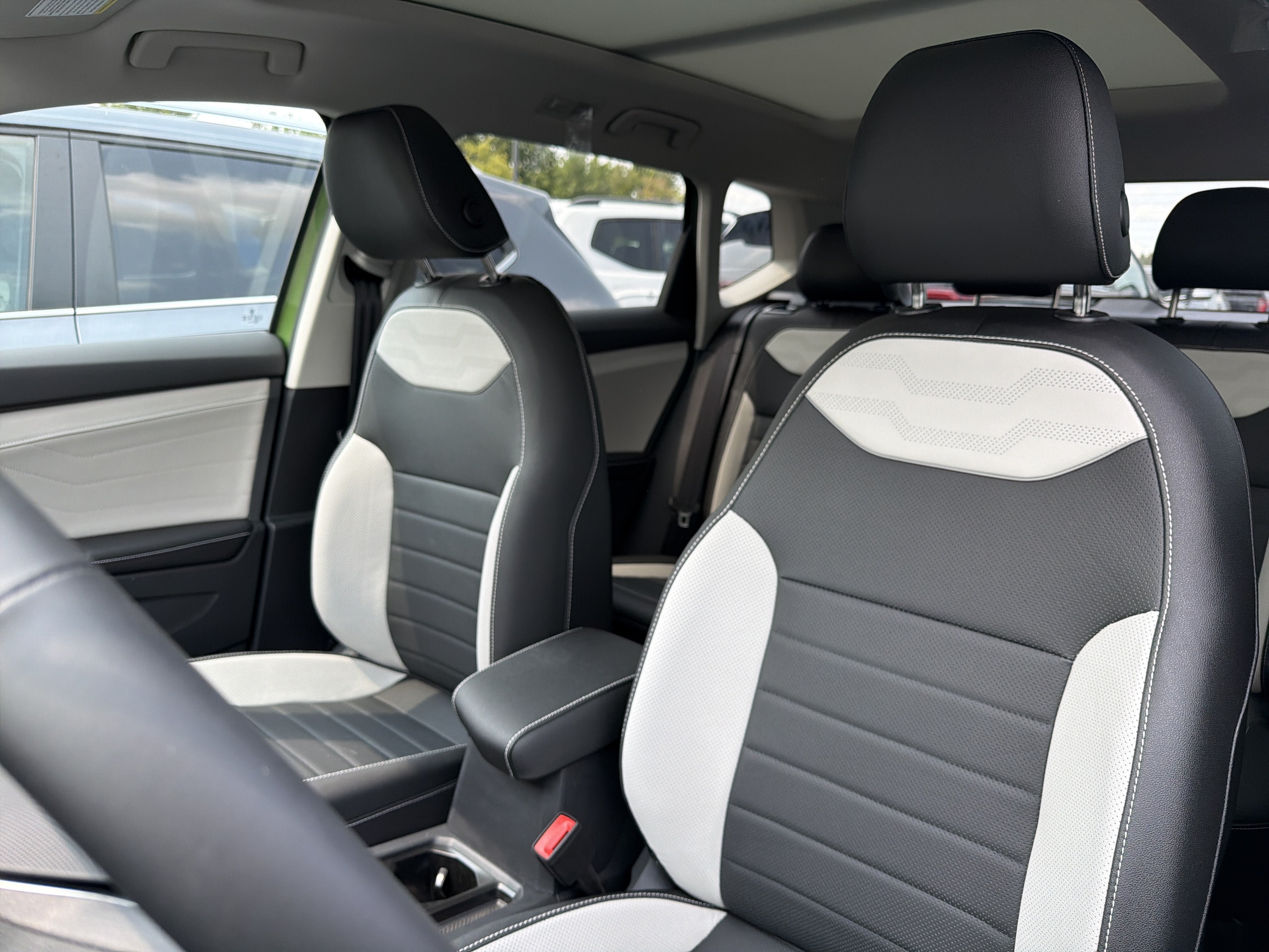 New 2026 Volkswagen Taos SEL AWD/4WD image 9