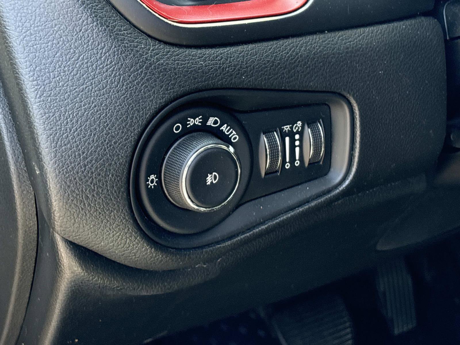 Used 2016 Jeep Renegade Trailhawk w/ Popular Equipment Group image 17